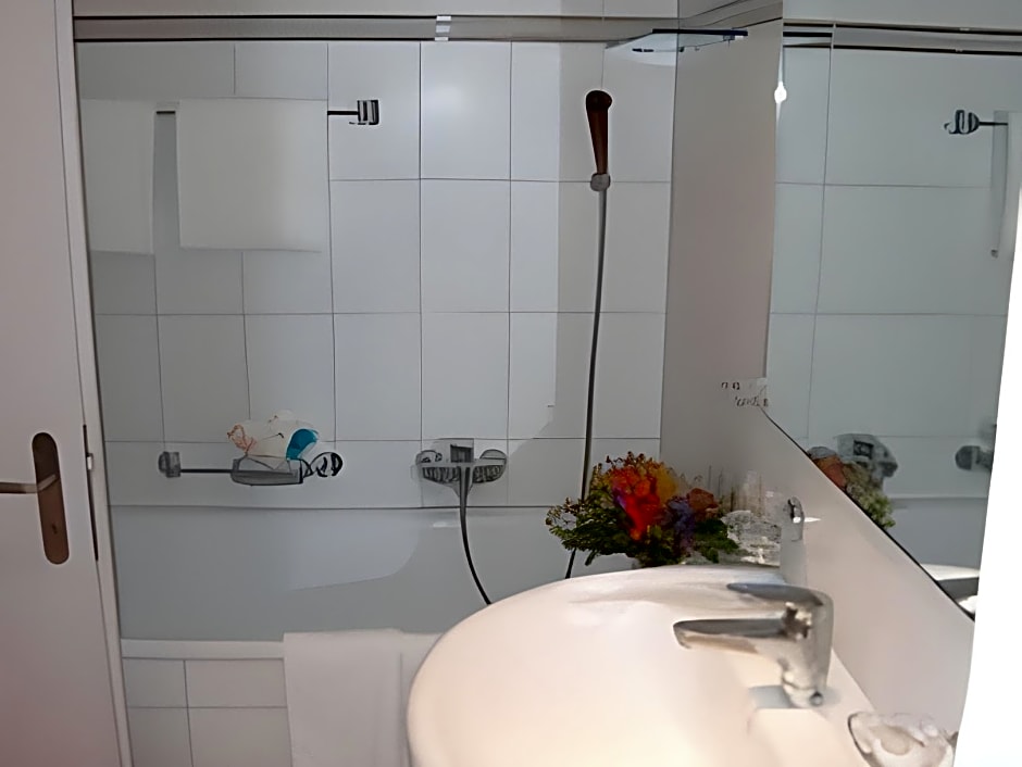 EMA House Serviced Apartments - Superior Standard - Unterstrass