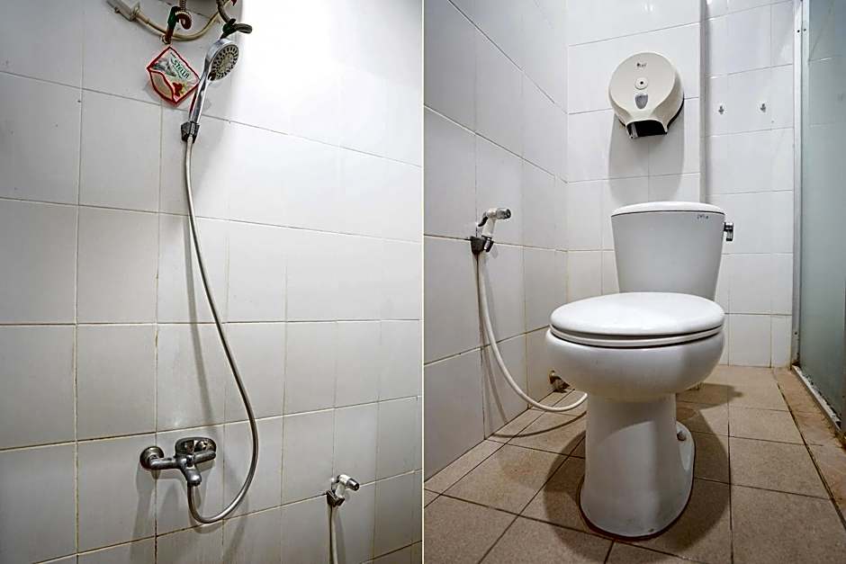 OYO Flagship 90890 Bratang Gede Residence