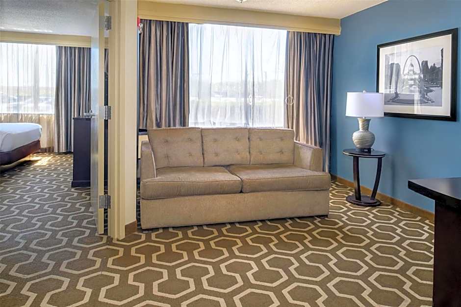 Embassy Suites By Hilton Hotel St. Louis-Airport