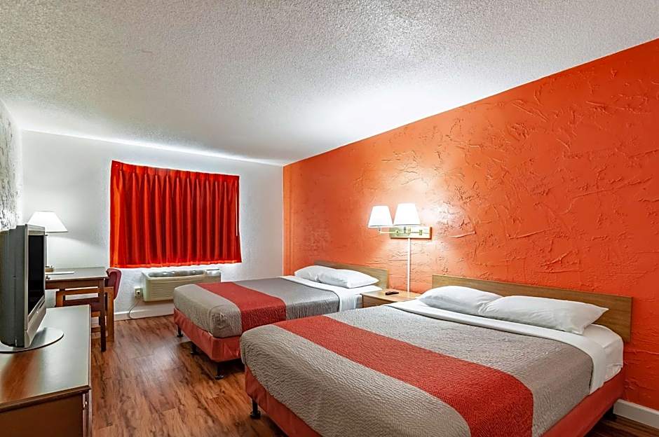 Motel 6 Naperville