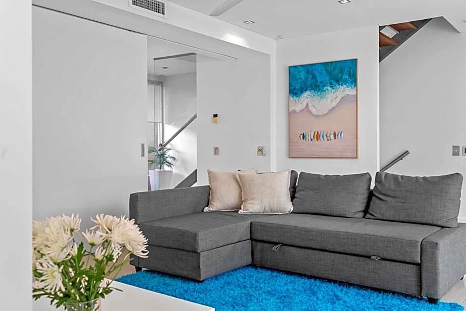 Absolute Beachfront Marcoola - Private Pool - Private Spa Bath - Games