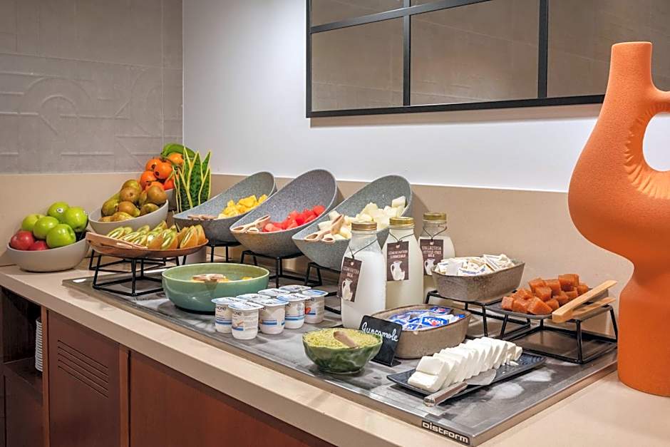 Hotel Santiago Plaza Affiliated by Meliá