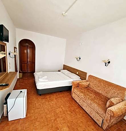 Economy Room, No View, No Balcony (1 Twin Bed)