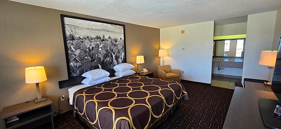 Super 8 by Wyndham Seguin