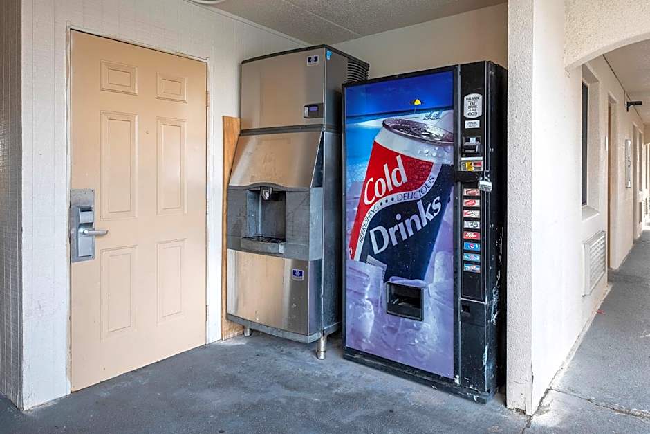 Red Roof Inn Houston North - FM1960 & I-45