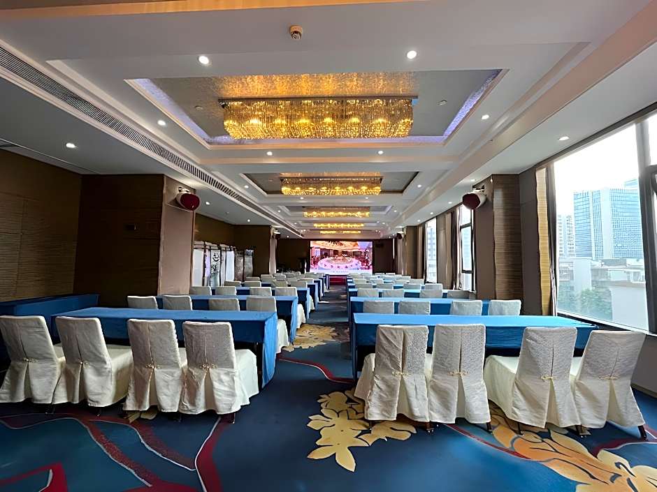 La Perle International Hotel