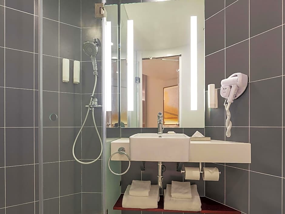ibis Thane