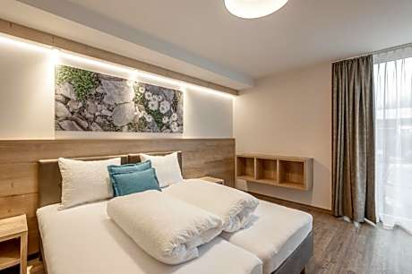 Deluxe Two-Bedroom Apartment with Balcony