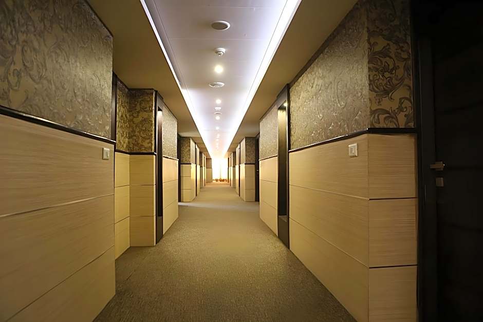 The Pearl Grand Hotel