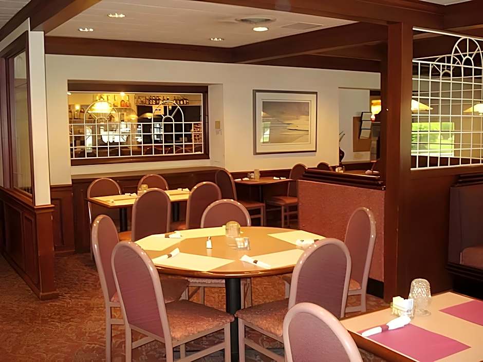 Red Carpet Inn & Suites Ebensburg