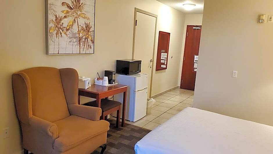 Photo 1 of 4 of 1 Queen Bed, Accessible