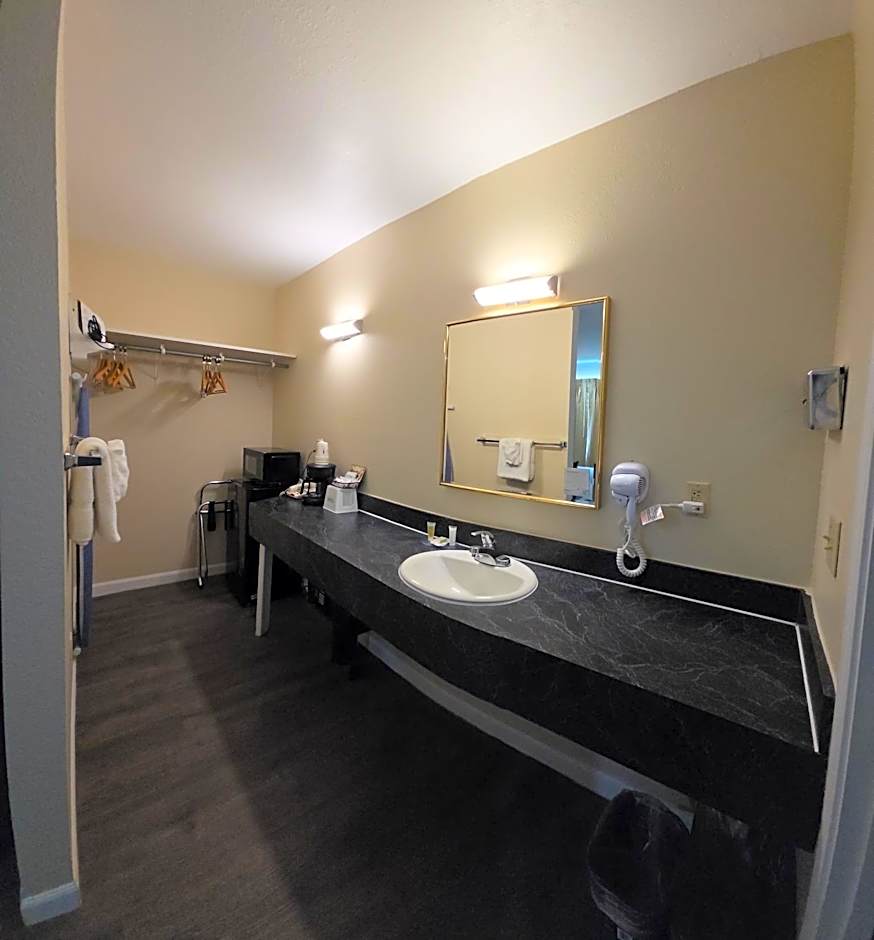 Travelodge by Wyndham Wenatchee