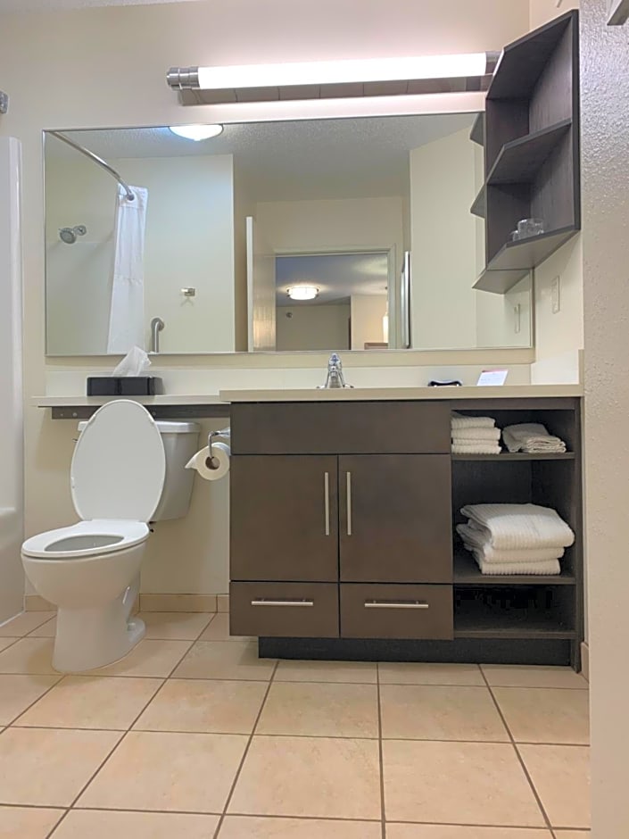 Candlewood Suites Fargo-North Dakota State University By IHG