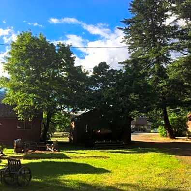 Old Towne Inne Chuckwagon Bar & Grill