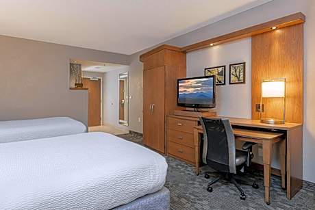 Queen Room with Two Queen Beds - Hearing Accessible