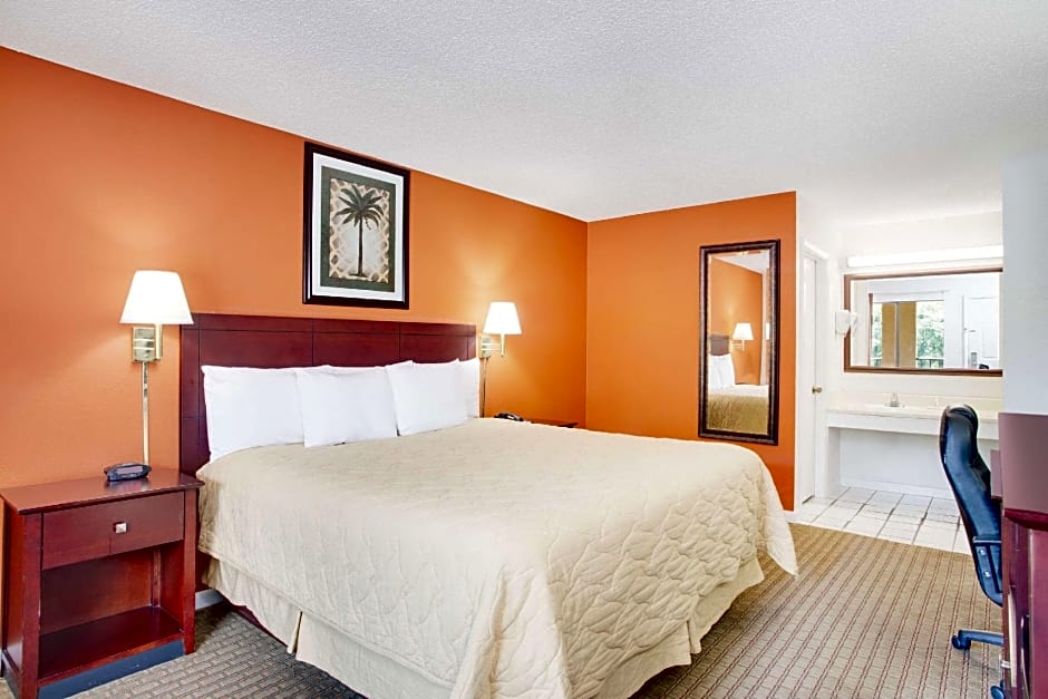 Super 8 by Wyndham Defuniak Springs