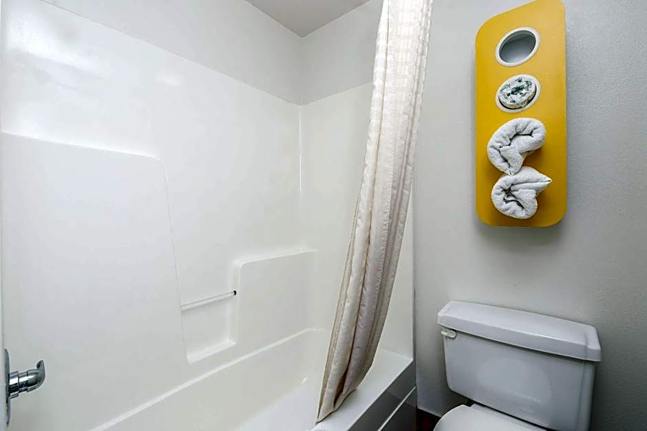 Motel 6-Waterloo, IA
