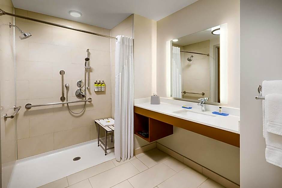 Holiday Inn Express And Suites OAKHURST-YOSEMITE PARK AREA By IHG