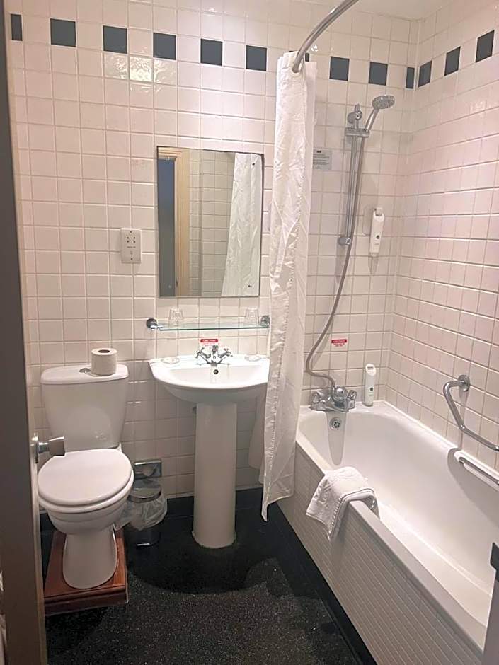 Manor Hotel by Greene King Inns