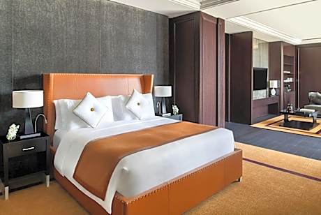 Serenity Corner Suite
