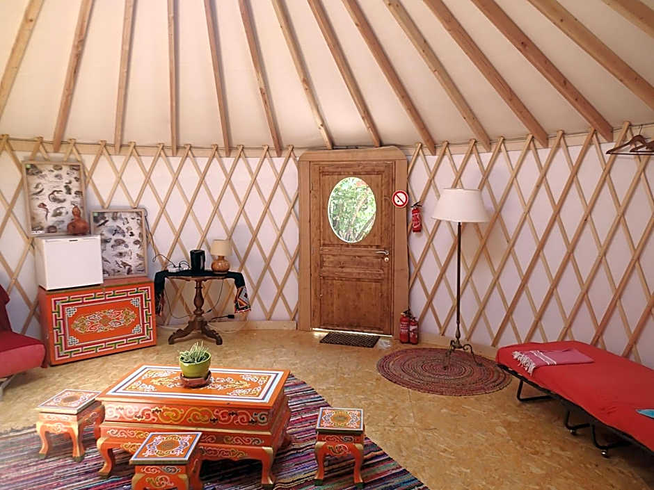 Eco-hôtel et Yourtes du Mercantour