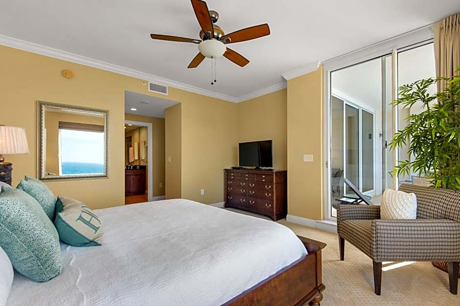PRIVATE BEACH FRONT LUXURY CONDO, AMAZING VIEWS, INDiGO E, 5-STAR, - 2 BALCONES , "CHOICE AWARD"!