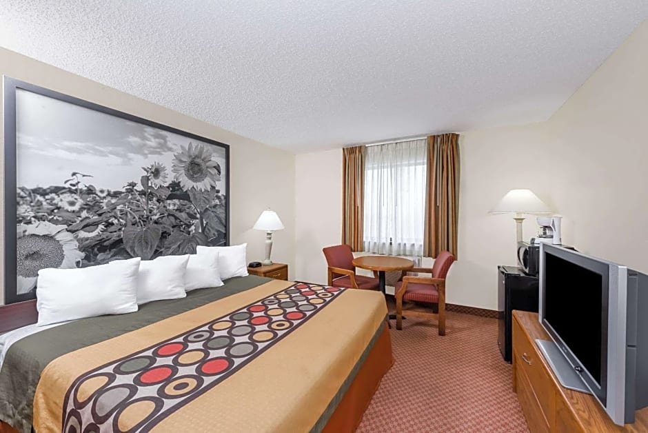 Super 8 by Wyndham Dodge City