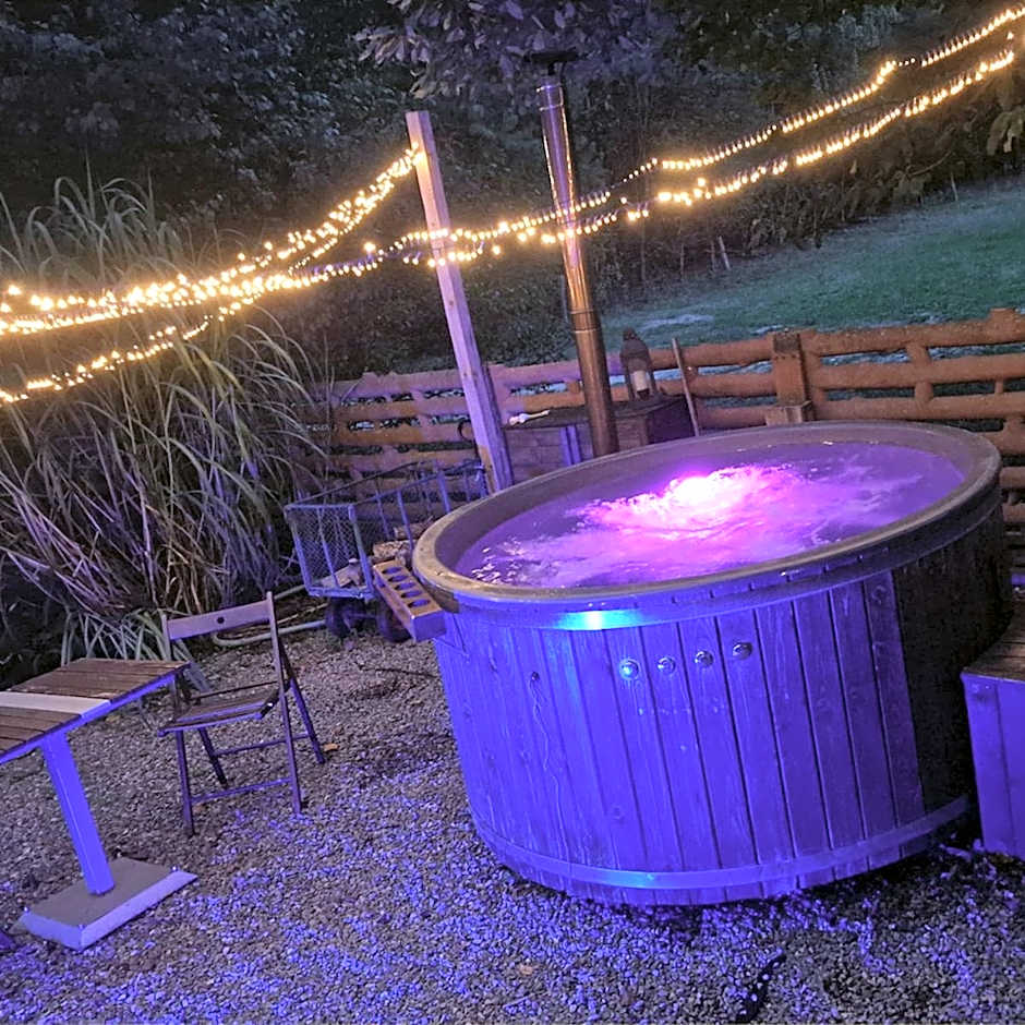 Ranczo w lesie - domki z jacuzzi