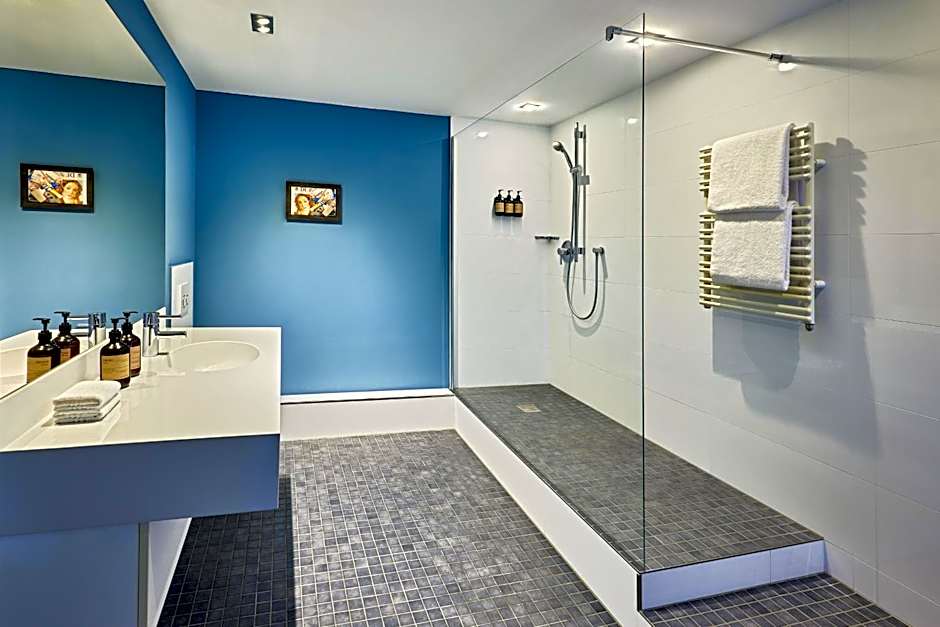 the Deutz, a Tribute Portfolio Hotel