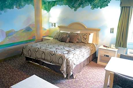 Deluxe Suite with Spa Bath - Smoking