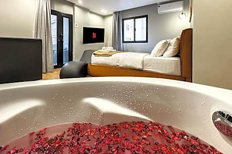 The 2BDR Obsidian Jacuzzi Stay 5min to CAI Airport