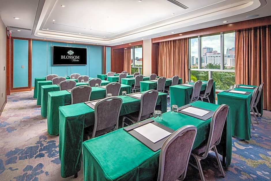 Blossom Hotel Houston, Curio Collection by Hilton