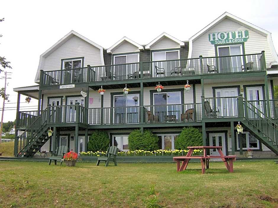 Hôtel Sous la Croix 152725