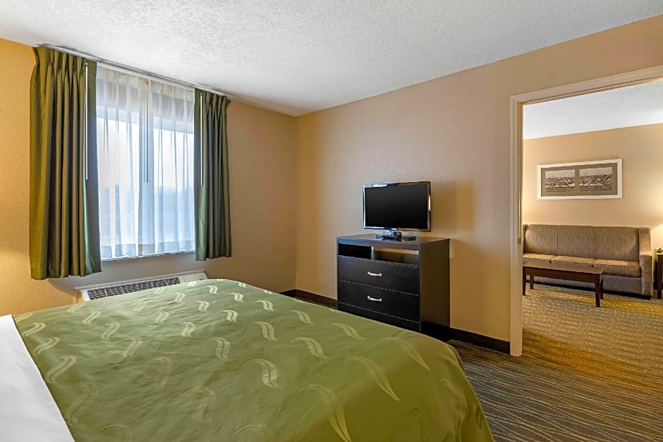 Quality Inn & Suites Des Moines - Merle Hay Road
