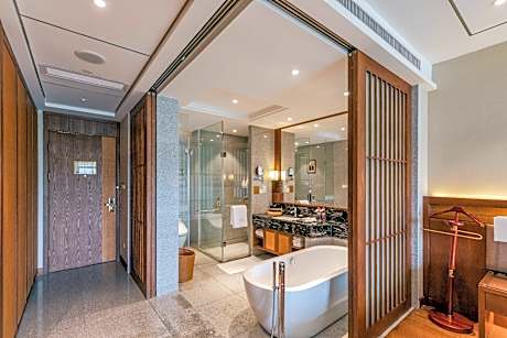 Deluxe Lake View Room