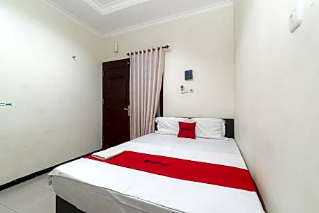 RedDoorz Syariah @ Ketintang Surabaya