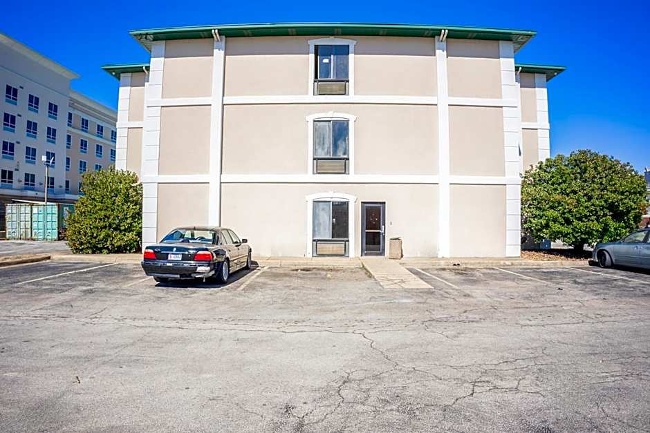 Ark Suites By OYO Jonesboro I-555