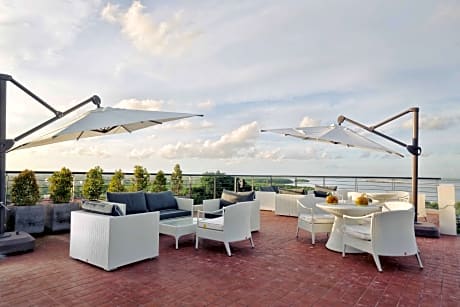 Mahogany Hotel
