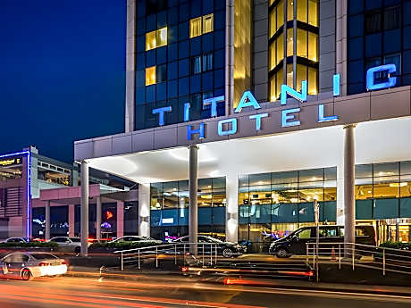 Titanic Port Bakirkoy