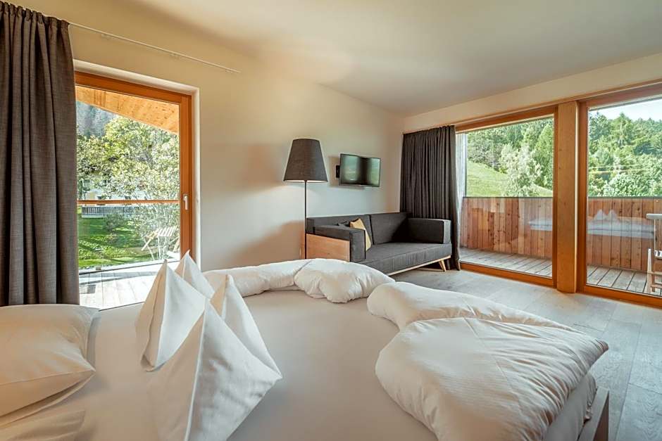 Photo 1 of 11 of Superior Apartment