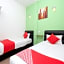 OYO 850 Gold Star Hotel