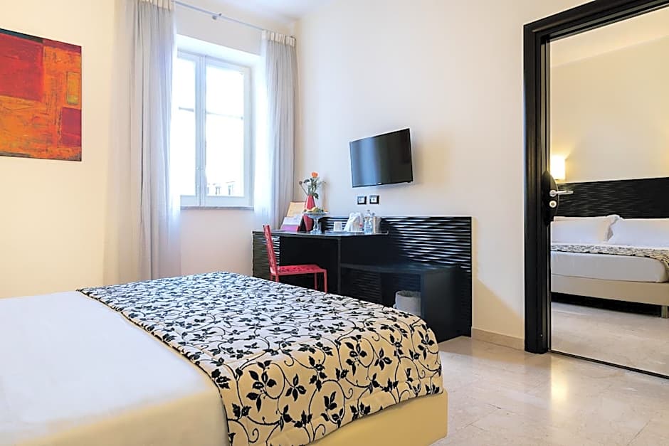 Foto 1 di 4 di Basic 1 Double Bed or 2 Beds