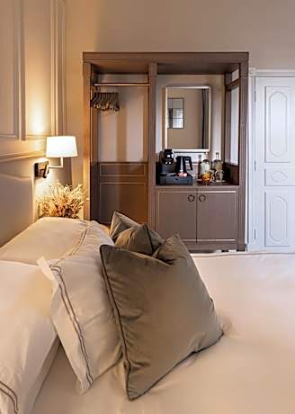 The Little Nest Room