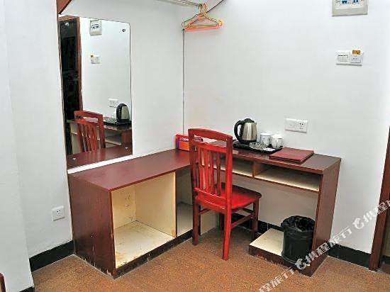 Sainan Hotel (Chenjiayu Rainbow Bridge Subway Station)