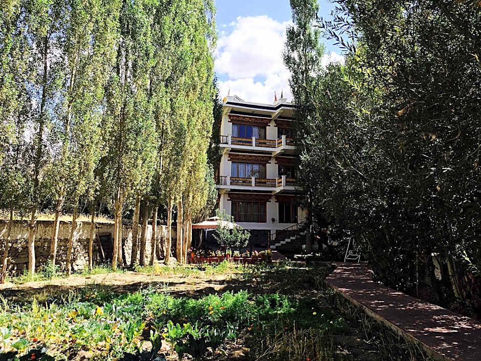 The Deskit Villa – Leh, PA