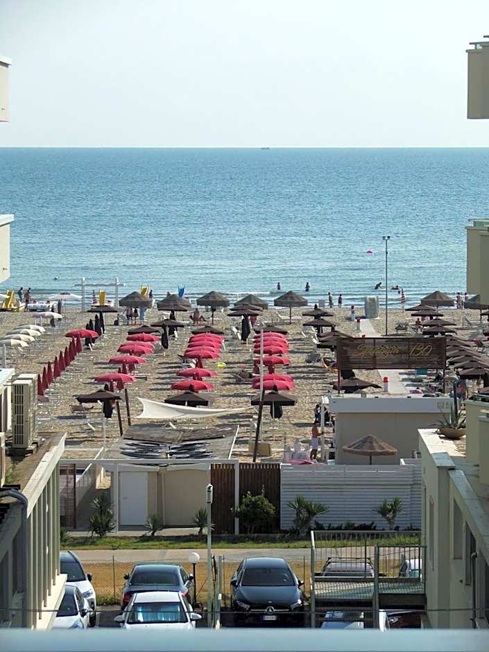 Global Hotel