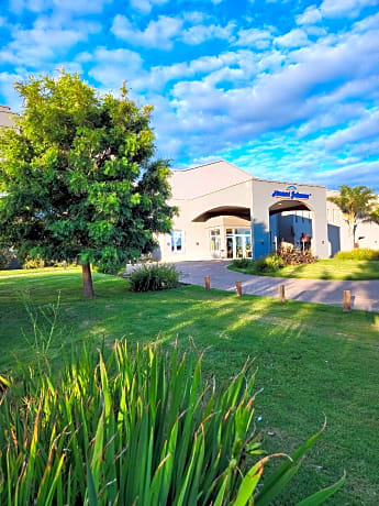 Howard Johnson Funes