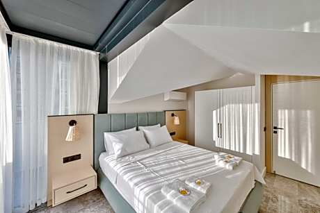 Deluxe Suite with Sea View