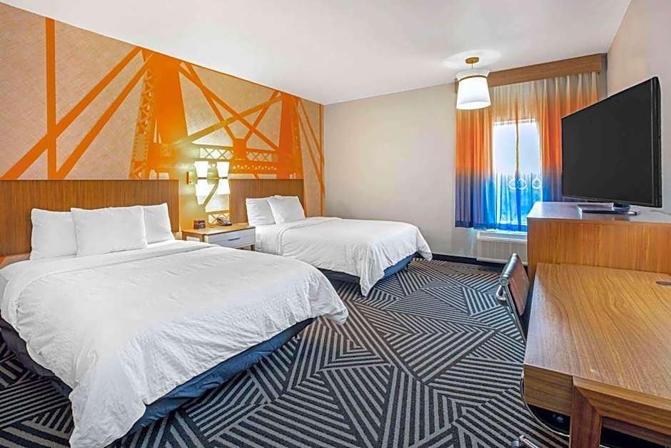 La Quinta Inn & Suites by Wyndham Waco Downtown - Baylor