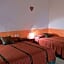 Hotel Medio Mundo